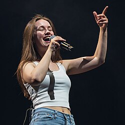 Sigrid live in concert